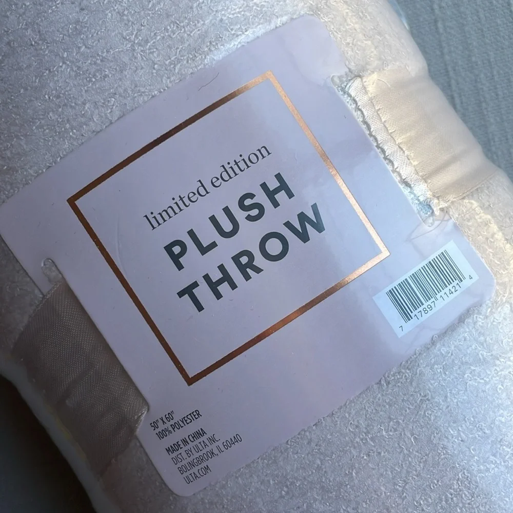 Ulta beauty Cozy Plush throw limited edition
